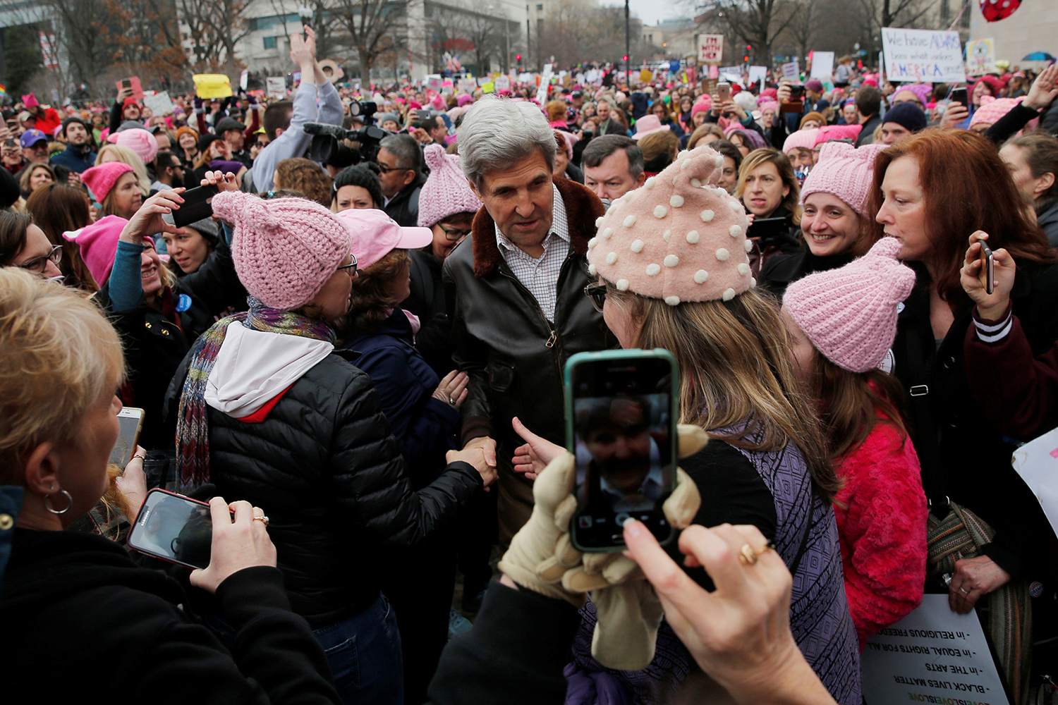 Экс-госсекретарь США Джон Керри на «женском марше» в Вашингтоне 
