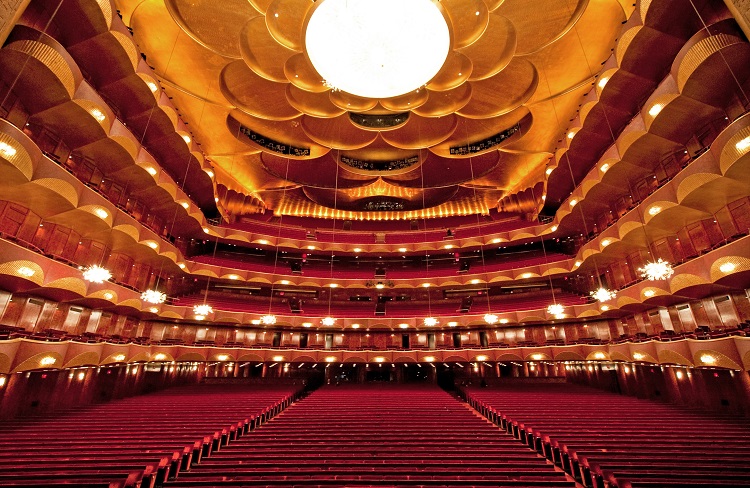 Здание Метрополитен-оперы в Нью-Йорке