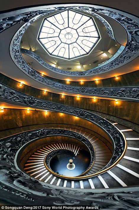 Спиральная лестница в музеях Ватикана