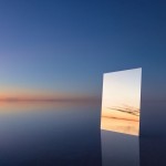 Фотограф постигает бесконечность, отражая в зеркалах бескрайние просторы