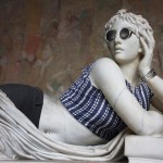 Окаменевшие хипстеры: что получится, если нарядить античные скульптуры в современную одежду