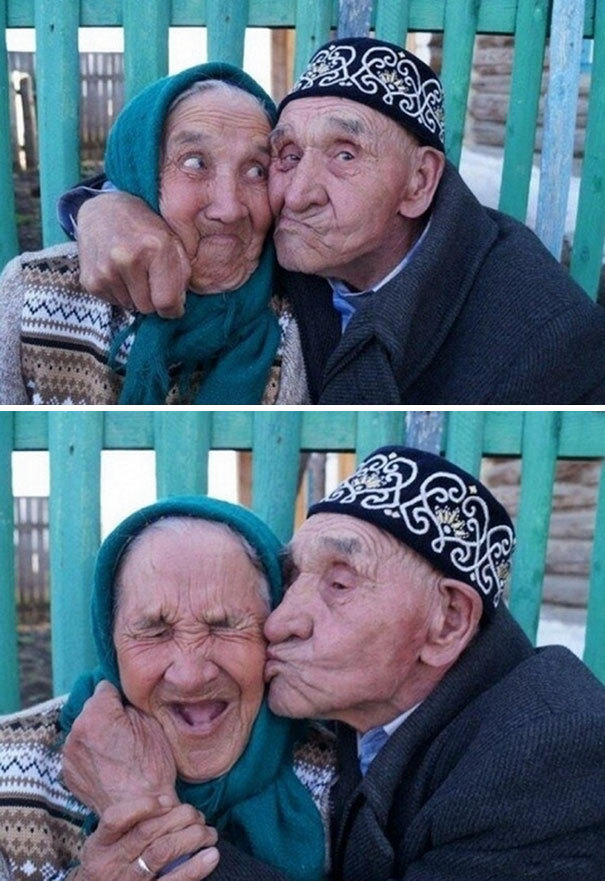 Пожилая пара из российской деревни Халилово, которая находится в Оренбургской области: 65 лет счастливого брака. И посмотрите на их лица. Они все еще влюблены друг в друга