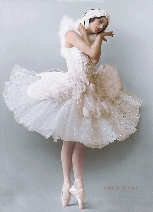 Русская балерина Анна Павлова в миниатюре «Умирающий лебедь»