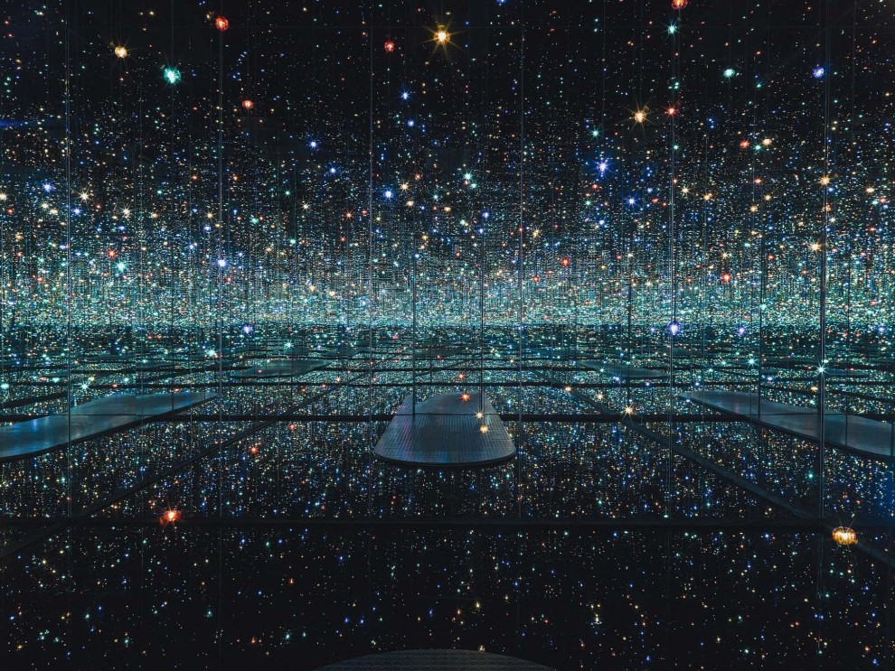 Инсталляция «Infinity Mirrored Room» японской художницы Яёи Кусамы