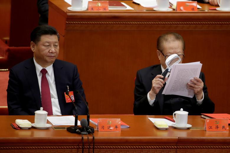Си Цзиньпин (слева) и Цзян Цзэминь