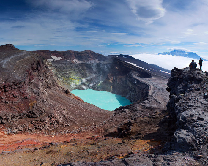 Вновь неверно. Это кислотное озеро в кратере вулкана Малый Семячик на Камчатке.