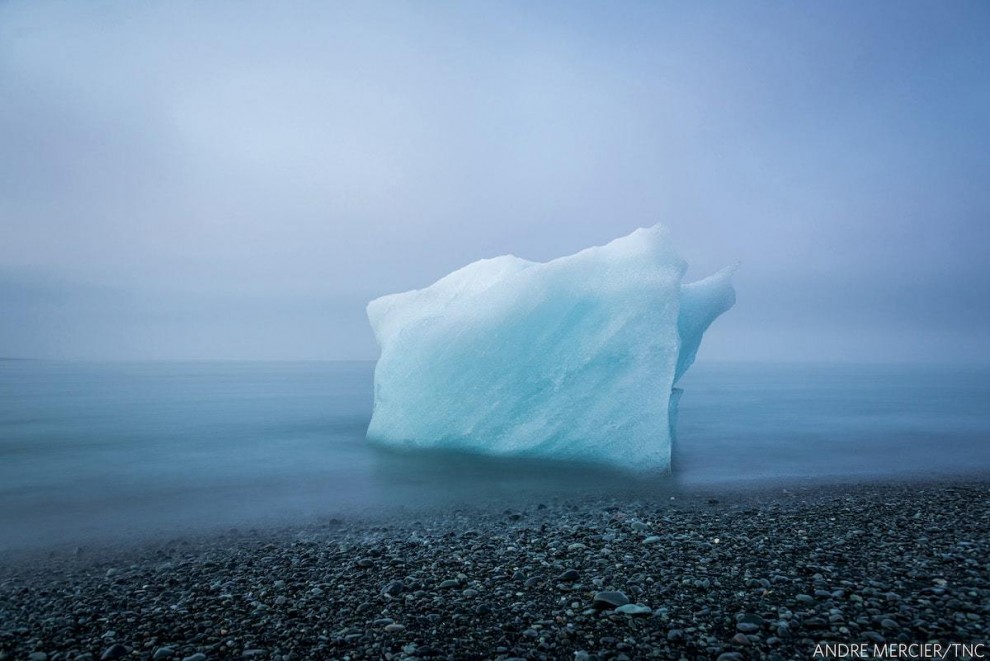 Конец близок. Обломок айсберга в исландских водах. Фото: Андре Мерсье (США), 2-е место.