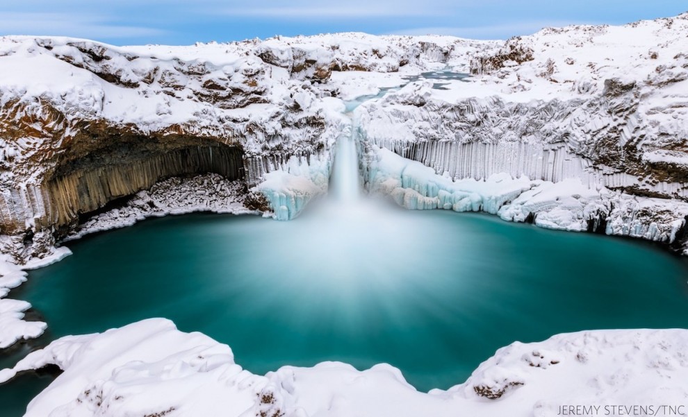 Безмятежность. Водопад Альдейярфосс в Исландии. Фото: Джереми Стивенс (США), победитель в категории «Вода». 