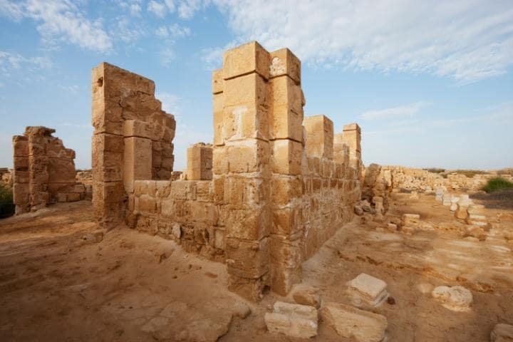 Древний комплекс Абу-Мена, Египет. Под угрозой с 2001 года. 