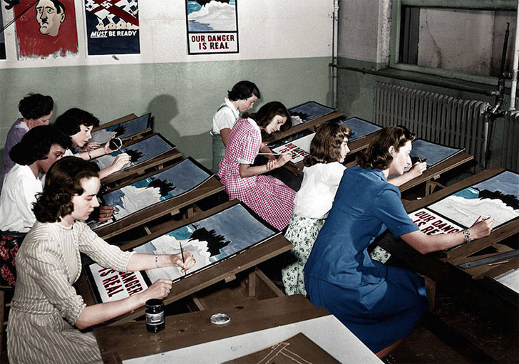 Изготовление агитационных плакатов в период Второй мировой войны, Порт Вашингтон, 1942 год. 