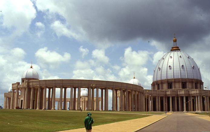  Нотр-Дам-де-ла-Пэ или Базилика Пресвятой Девы Марии Мира. Самая большая церковь в мире. Ямусукро, Кот-д’Ивуар