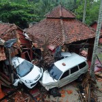 Последствия страшного цунами в Индонезии.