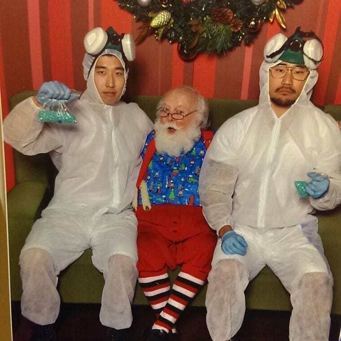 yearly-ageless-santa-pictures-06
